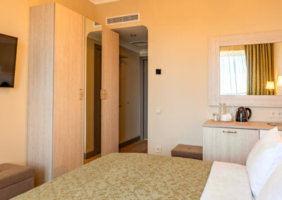 Номер «Комфорт» 1 комнатный 1 категории в корпусе №2 санатория «им.Горького» в г. Кисловодске - фотография