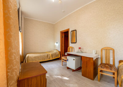 Номер «Эконом» 2 местный 1 категории в корпусе №1 санатория «им.Горького» в г. Кисловодске - фотография