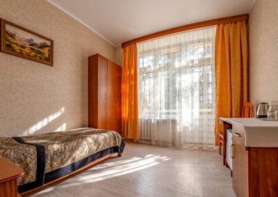 Номер «Эконом» 1 местный 1 категории в корпусе №1 санатория «им.Горького» в г. Кисловодске - фотография