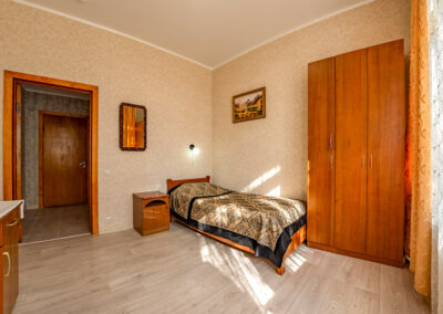 Номер «Эконом» 1 местный 1 категории в корпусе №1 санатория «им.Горького» в г. Кисловодске - фотография