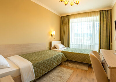 Номер «Стандарт» 2 местный 1 категории в корпусе №2 санатория «им.Горького» в г. Кисловодске - фотография