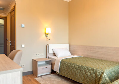 Номер «Стандарт» 2 местный 1 категории в корпусе №2 санатория «им.Горького» в г. Кисловодске - фотография