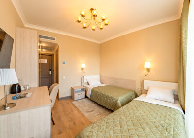 Номер «Стандарт» 2 местный 1 категории в корпусе №2 санатория «им.Горького» в г. Кисловодске - фотография