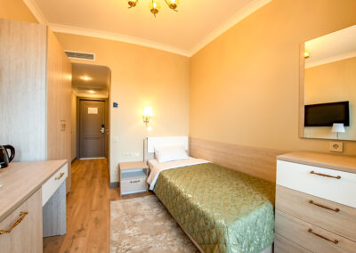 Номер «Стандарт» 1 местный 1 категории в корпусе №2 санатория «им.Горького» в г. Кисловодске - фотография