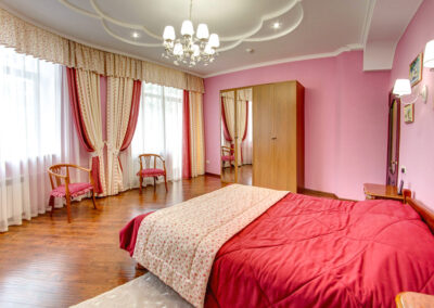 Номер «Сюит» в корпусе №1 санатория «им.Горького» в г. Кисловодске - фотография