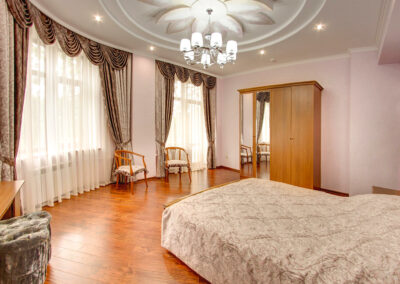 Номер «Сюит» в корпусе №1 санатория «им.Горького» в г. Кисловодске - фотография