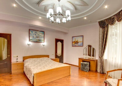 Номер «Сюит» в корпусе №1 санатория «им.Горького» в г. Кисловодске - фотография