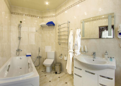 Номер «Сюит» в корпусе №1 санатория «им.Горького» в г. Кисловодске - фотография