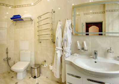 Номер «Сюит» в корпусе №1 санатория «им.Горького» в г. Кисловодске - фотография