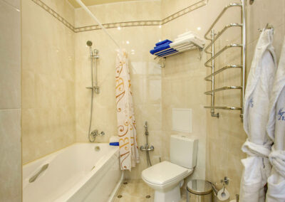 Номер «Сюит» в корпусе №1 санатория «им.Горького» в г. Кисловодске - фотография