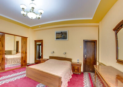 Номер «Улучшенный» 2 комнатный 1 категории в корпусе №1 санатория «им.Горького» в г. Кисловодске - фотография