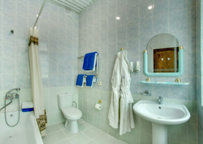 Номер «Улучшенный» 2 комнатный 1 категории в корпусе №1 санатория «им.Горького» в г. Кисловодске - фотография