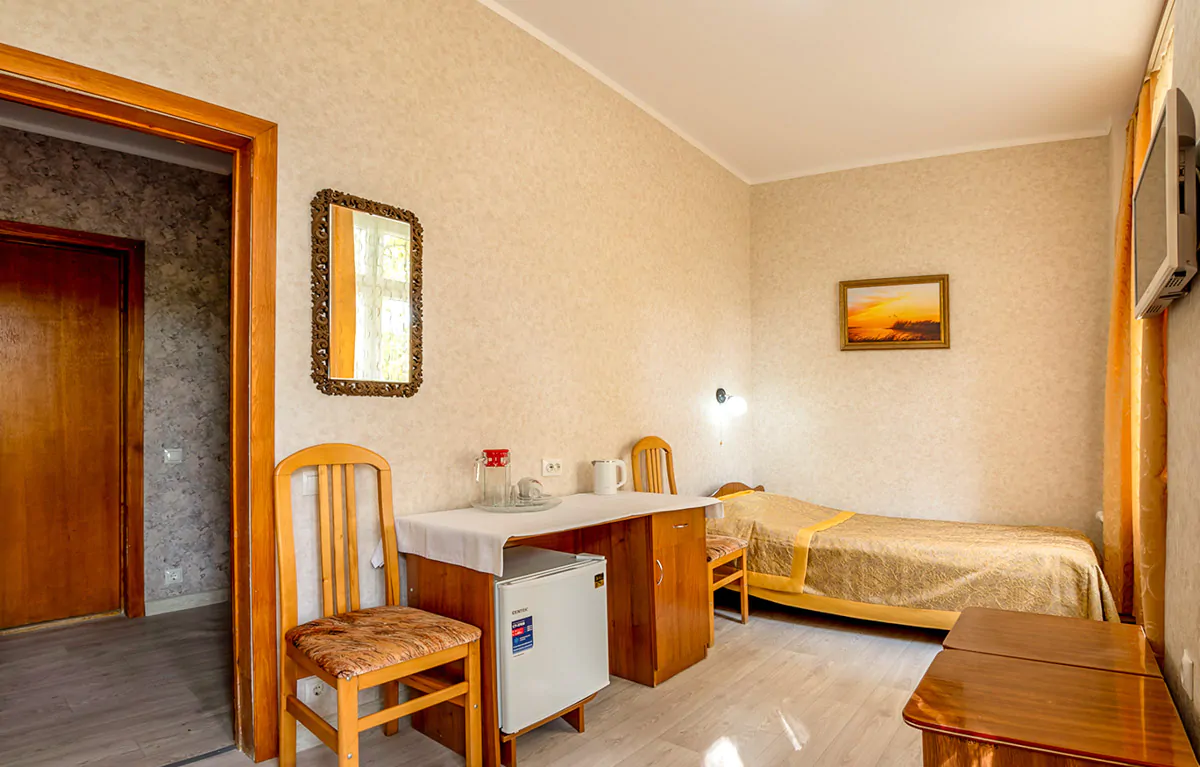 Номер «Эконом» 2 местный 1 категории в корпусе №1 санатория «им.Горького» в г. Кисловодске - фотография