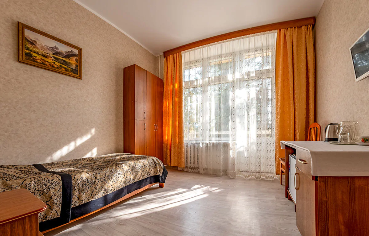 Номер «Эконом» 1 местный 1 категории в корпусе №1 санатория «им.Горького» в г. Кисловодске - фотография