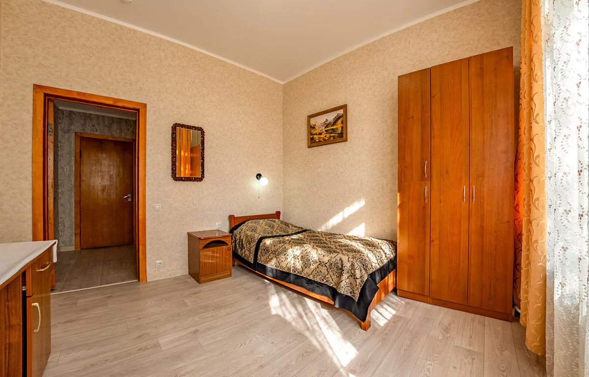 Номер «Эконом» 1 местный 1 категории в корпусе №1 санатория «им.Горького» в г. Кисловодске - фотография