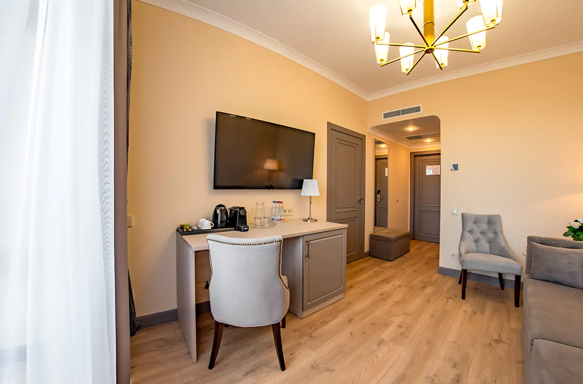 Номер «Люкс» 2 комнатный в корпусе №2 санатория «им.Горького» в г. Кисловодске - фотография