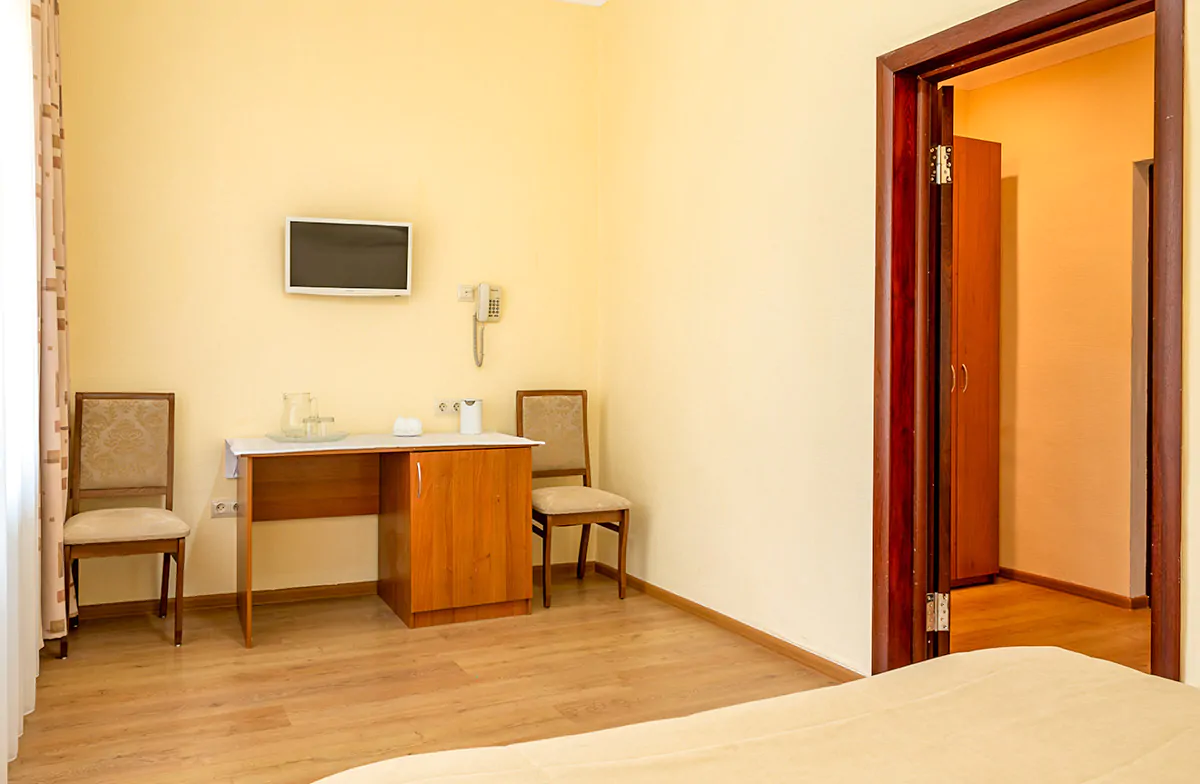 Номер «Семейный» 1 комнатный 1 категории в корпусе №1 санатория «им.Горького» в г. Кисловодске - фотография