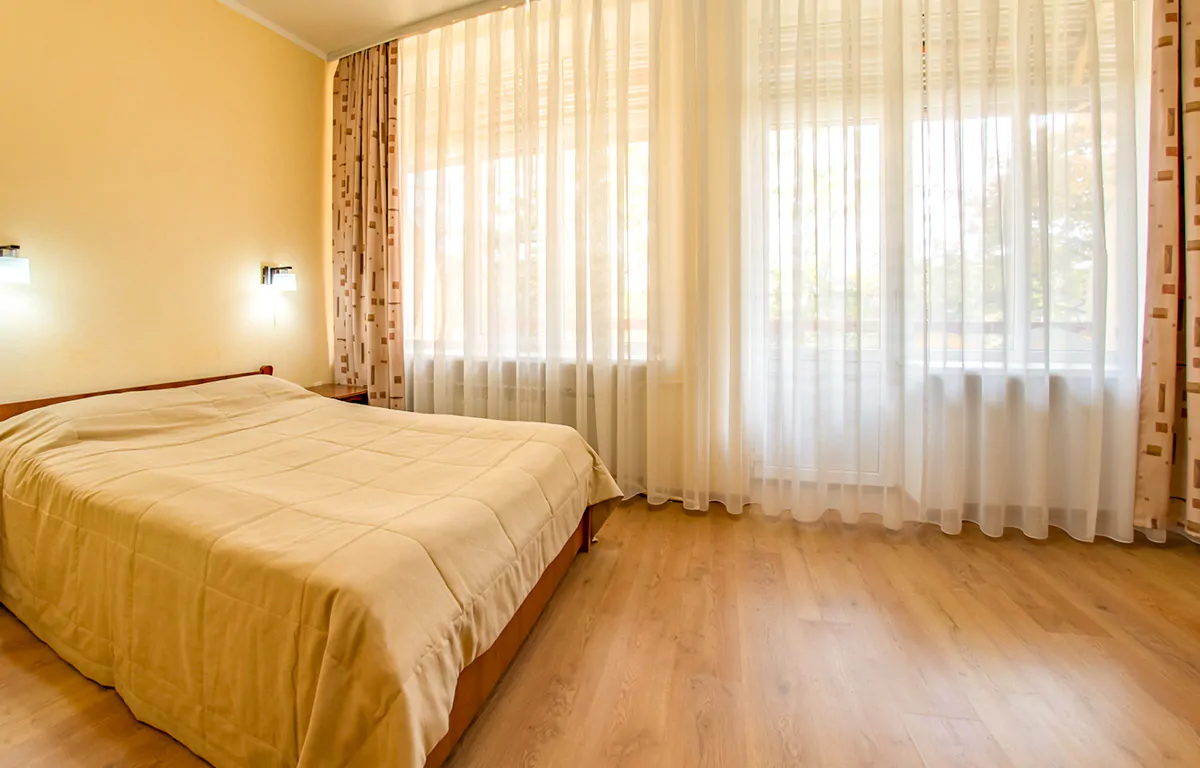 Номер «Семейный» 1 комнатный 1 категории в корпусе №1 санатория «им.Горького» в г. Кисловодске - фотография