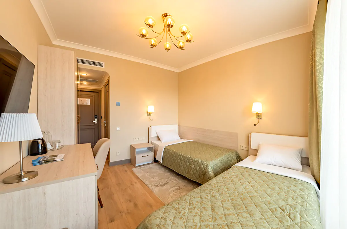 Номер «Стандарт» 2 местный 1 категории в корпусе №2 санатория «им.Горького» в г. Кисловодске - фотография