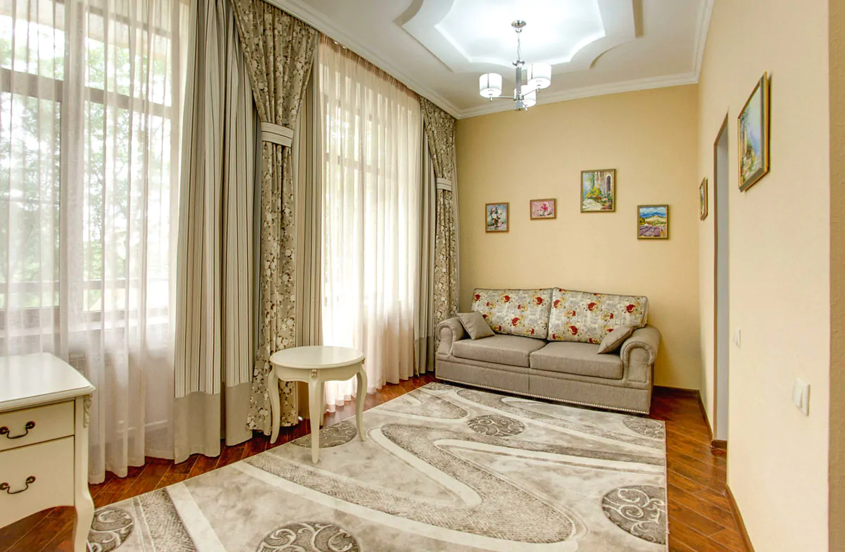 Номер «Сюит» в корпусе №1 санатория «им.Горького» в г. Кисловодске - фотография