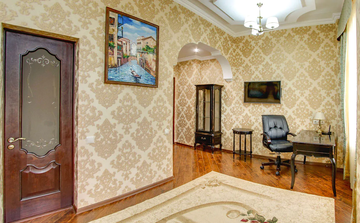 Номер «Сюит» в корпусе №1 санатория «им.Горького» в г. Кисловодске - фотография