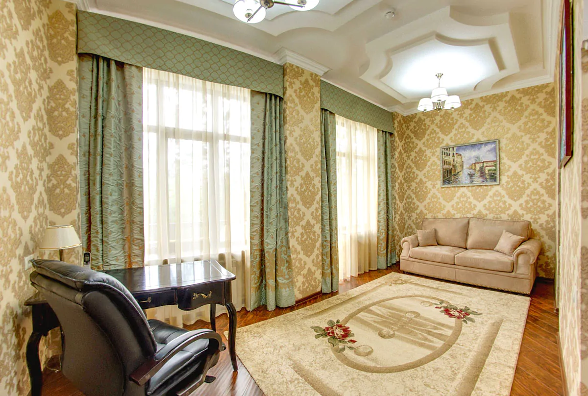 Номер «Сюит» в корпусе №1 санатория «им.Горького» в г. Кисловодске - фотография