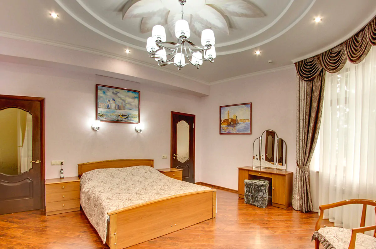Номер «Сюит» в корпусе №1 санатория «им.Горького» в г. Кисловодске - фотография