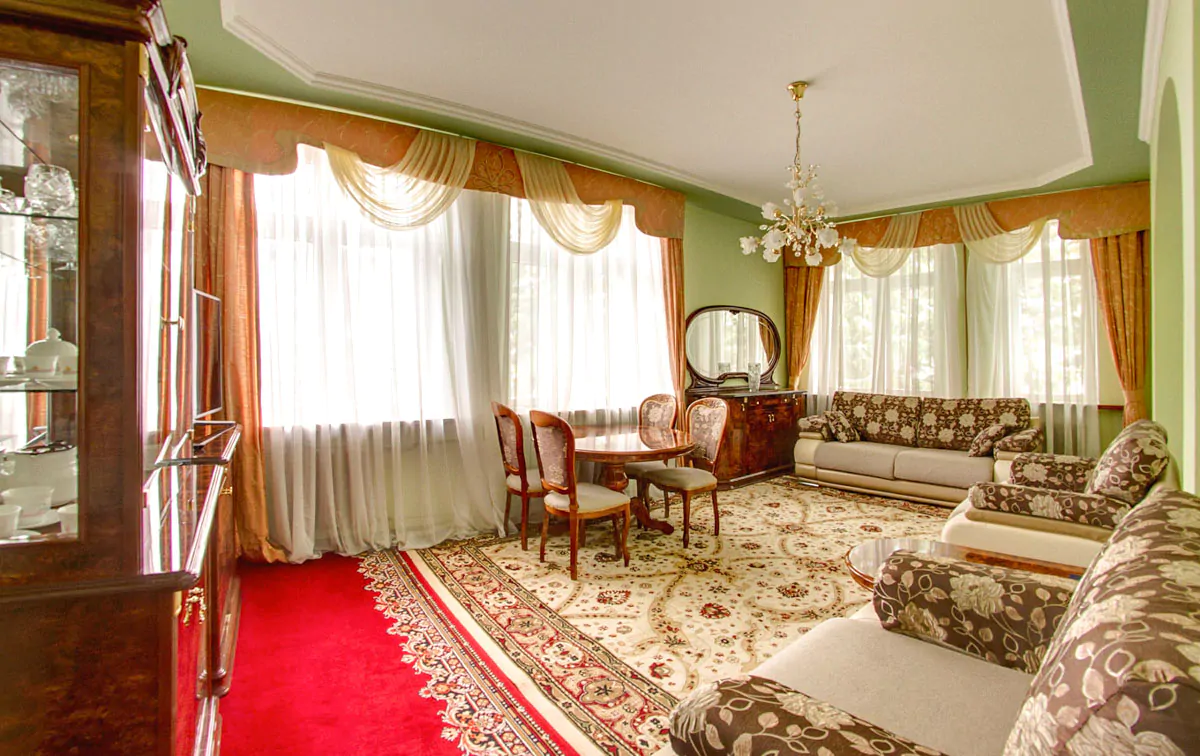 Номер «Улучшенный» 2 комнатный 1 категории в корпусе №1 санатория «им.Горького» в г. Кисловодске - фотография